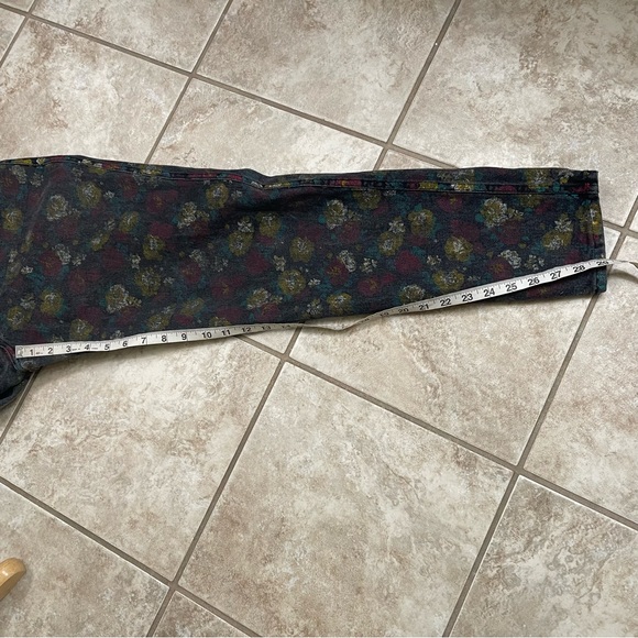 Authentic Made In The Shade Vintage Floral High Rise Mom Jeans  Size 13 USA - Picture 4 of 13